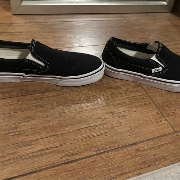 Black slip on vans - Picture 3 of 4